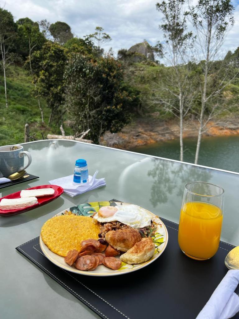 Sin Prisa "Not Rush" Cabana Preciosa! Con Jacuzzi, Vista Y Acceso Directo Al Embalse, Vista A La Piedra , Deporte Acuatico Paddle Board And Breakfast Incluidos ! Imperdible غواتابيه المظهر الخارجي الصورة