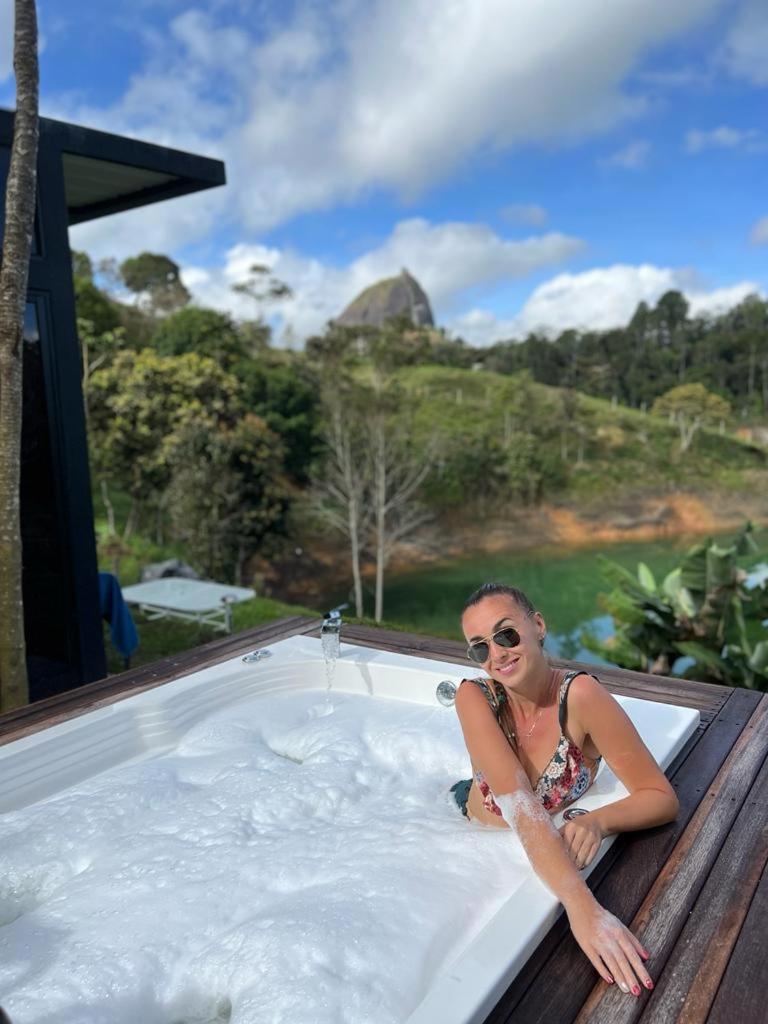 Sin Prisa "Not Rush" Cabana Preciosa! Con Jacuzzi, Vista Y Acceso Directo Al Embalse, Vista A La Piedra , Deporte Acuatico Paddle Board And Breakfast Incluidos ! Imperdible غواتابيه المظهر الخارجي الصورة