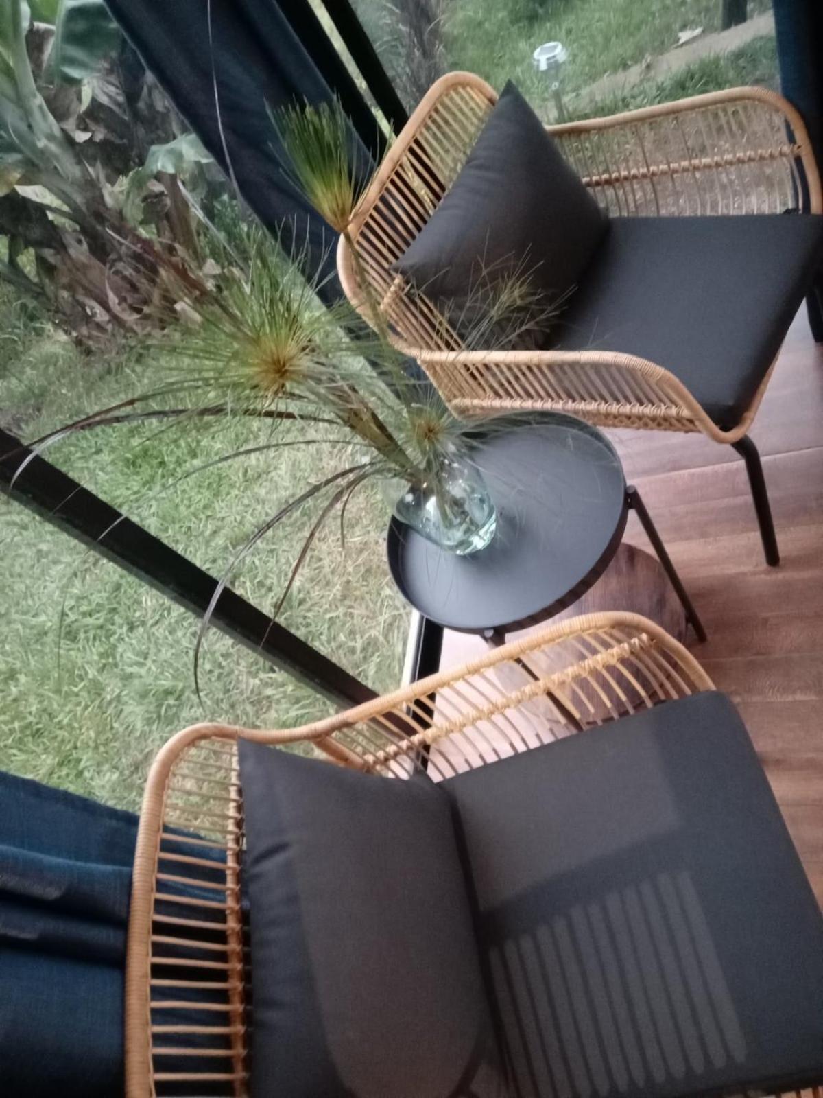 Sin Prisa "Not Rush" Cabana Preciosa! Con Jacuzzi, Vista Y Acceso Directo Al Embalse, Vista A La Piedra , Deporte Acuatico Paddle Board And Breakfast Incluidos ! Imperdible غواتابيه المظهر الخارجي الصورة